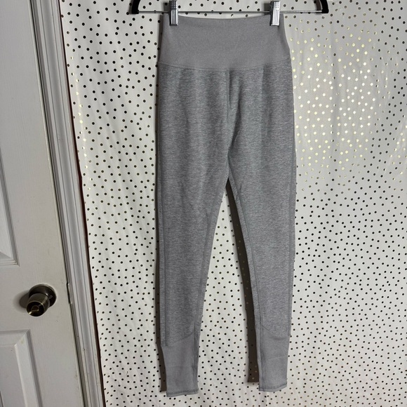 ALO Yoga Women's Gray Leggings - Picture 1 of 10
